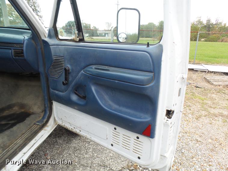 image for item DP9623 1997 Ford F450 Super Duty utility truck