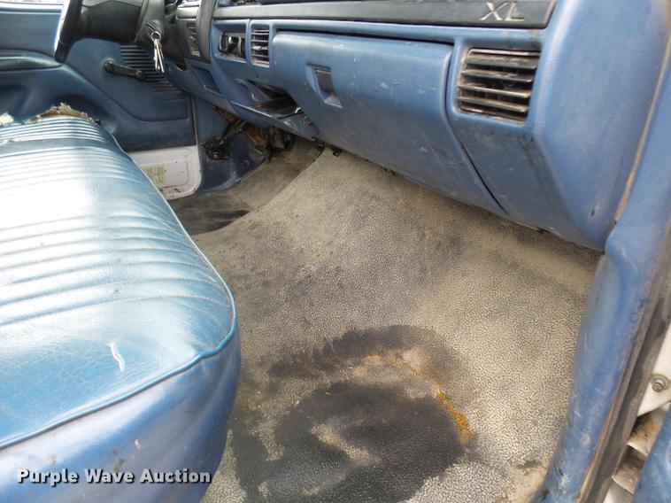 image for item DP9623 1997 Ford F450 Super Duty utility truck