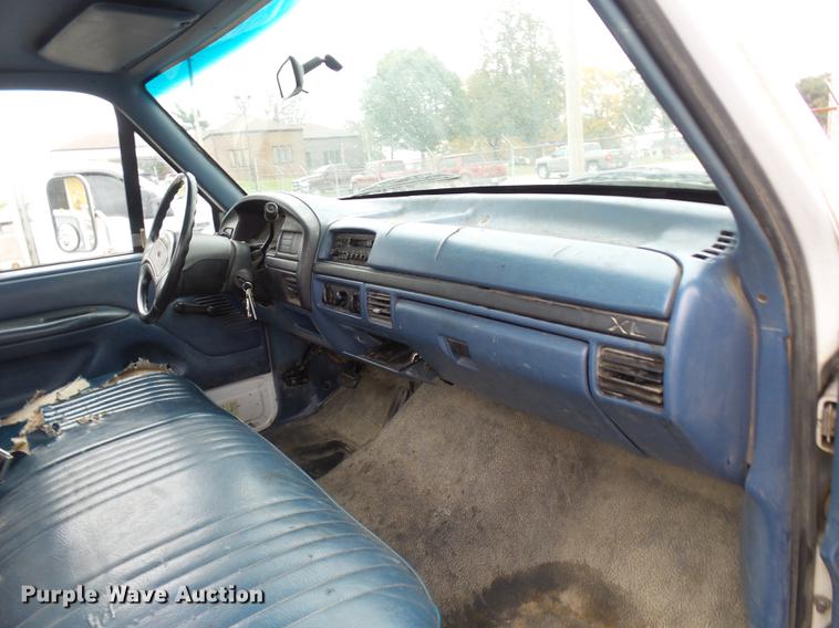 image for item DP9623 1997 Ford F450 Super Duty utility truck