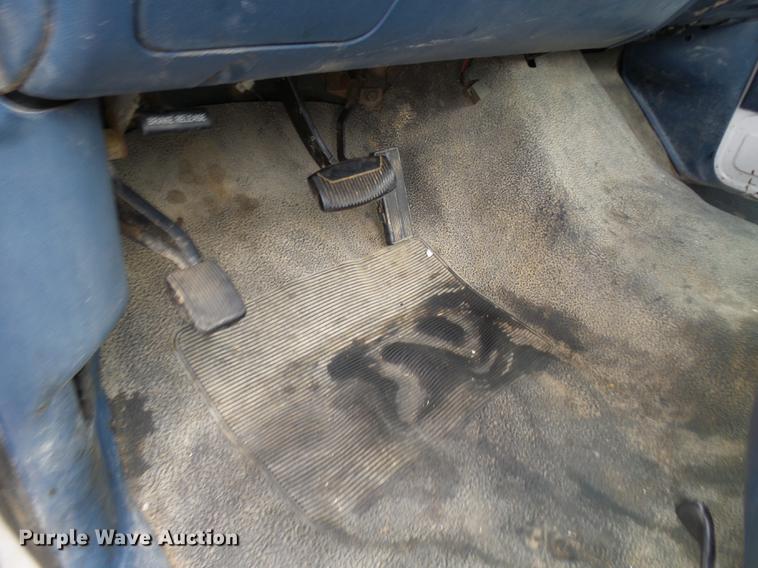 image for item DP9623 1997 Ford F450 Super Duty utility truck