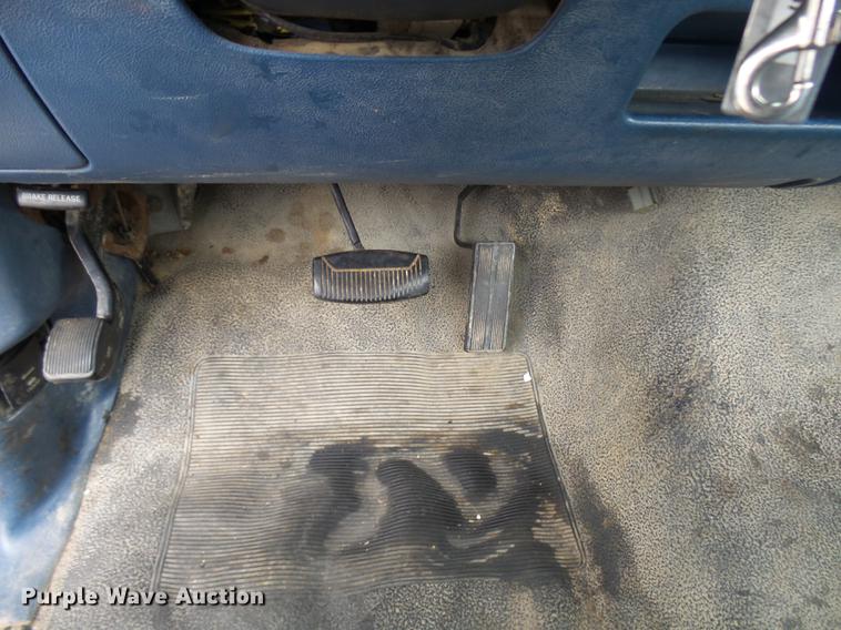 image for item DP9623 1997 Ford F450 Super Duty utility truck