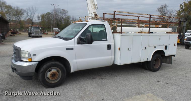 image for item DP9624 2002 Ford F350 Super Duty utility bed pickup truck