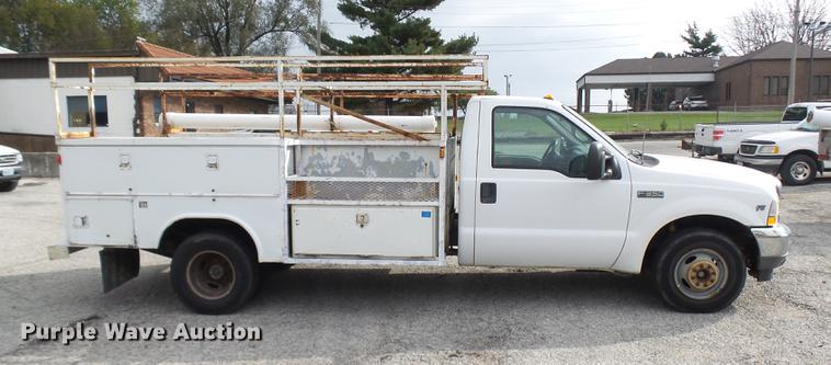 image for item DP9624 2002 Ford F350 Super Duty utility bed pickup truck