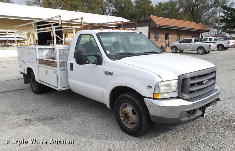 image for item DP9624 2002 Ford F350 Super Duty utility bed pickup truck