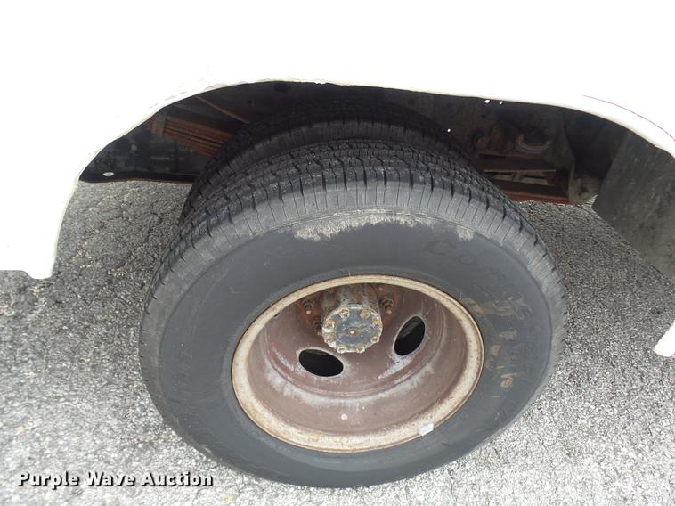 image for item DP9624 2002 Ford F350 Super Duty utility bed pickup truck