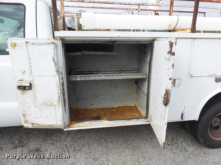 image for item DP9624 2002 Ford F350 Super Duty utility bed pickup truck