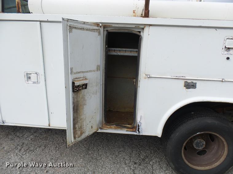 image for item DP9624 2002 Ford F350 Super Duty utility bed pickup truck