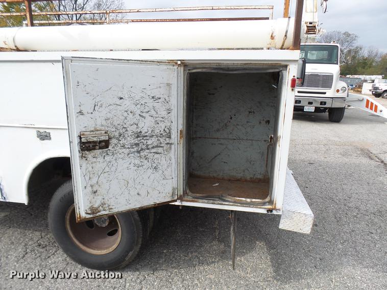 image for item DP9624 2002 Ford F350 Super Duty utility bed pickup truck