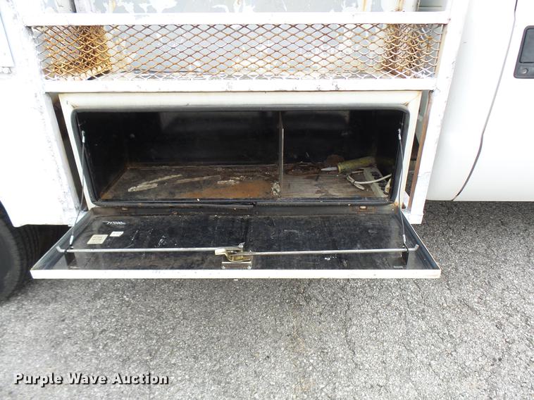 image for item DP9624 2002 Ford F350 Super Duty utility bed pickup truck