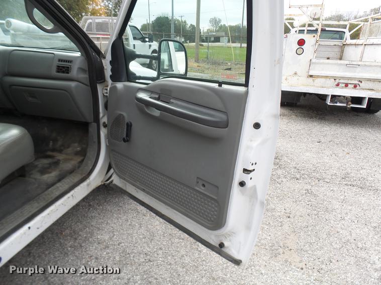 image for item DP9624 2002 Ford F350 Super Duty utility bed pickup truck