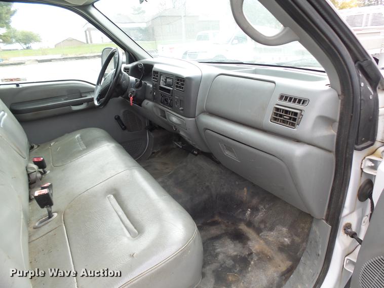 image for item DP9624 2002 Ford F350 Super Duty utility bed pickup truck