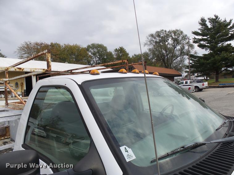 image for item DP9624 2002 Ford F350 Super Duty utility bed pickup truck