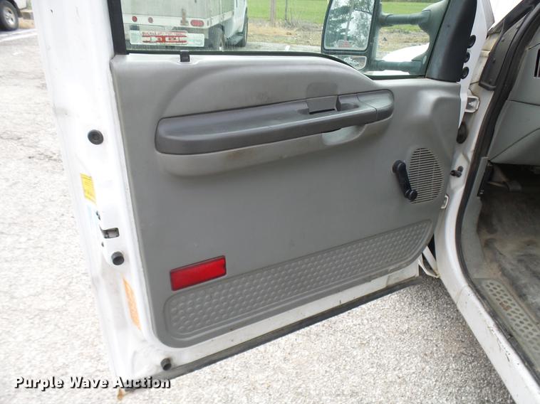 image for item DP9624 2002 Ford F350 Super Duty utility bed pickup truck