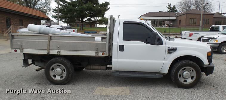 image for item DP9625 2008 Ford F350 Super Duty flatbed pickup truck