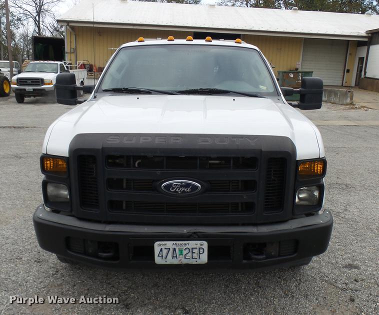 image for item DP9625 2008 Ford F350 Super Duty flatbed pickup truck
