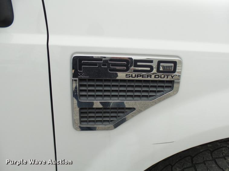 image for item DP9625 2008 Ford F350 Super Duty flatbed pickup truck