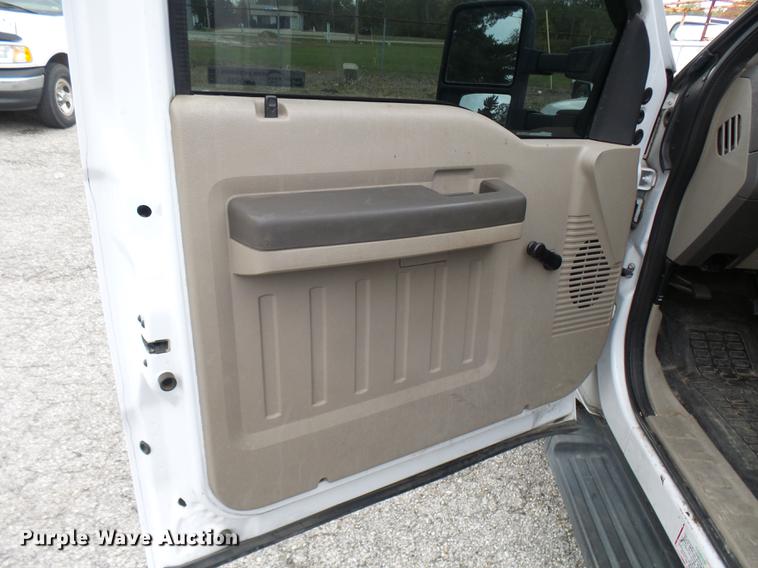 image for item DP9625 2008 Ford F350 Super Duty flatbed pickup truck