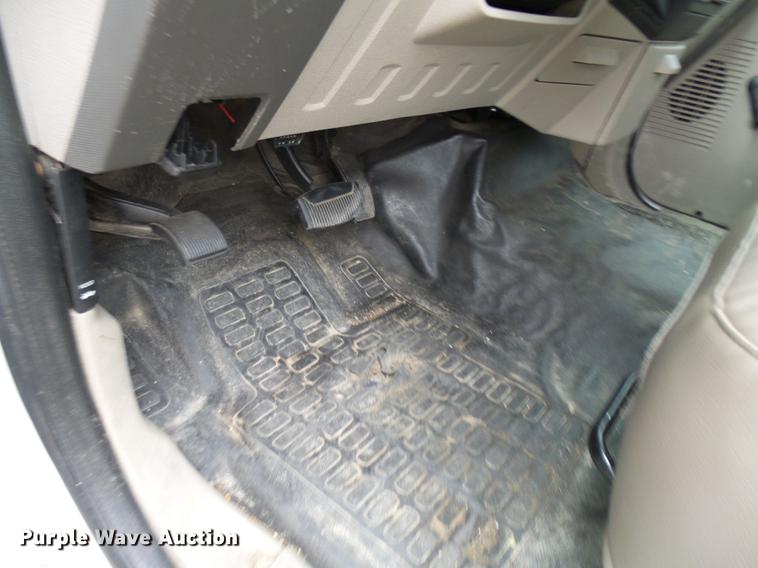 image for item DP9625 2008 Ford F350 Super Duty flatbed pickup truck