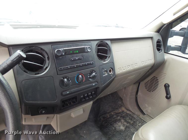 image for item DP9625 2008 Ford F350 Super Duty flatbed pickup truck