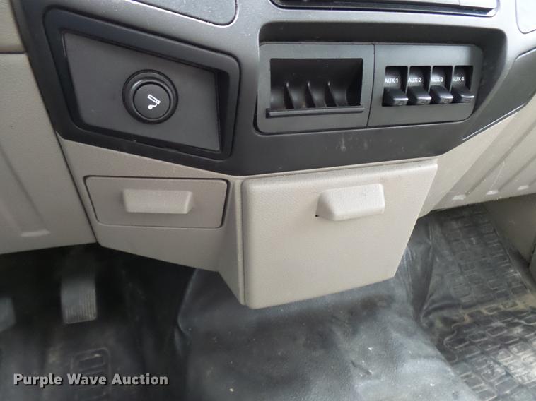 image for item DP9625 2008 Ford F350 Super Duty flatbed pickup truck