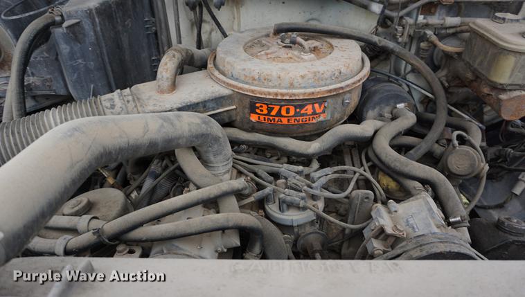 image for item DS9252 1986 Ford F700 grain truck