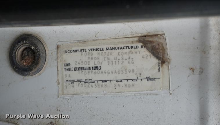 image for item DS9252 1986 Ford F700 grain truck