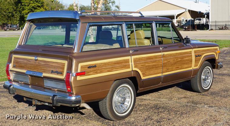 image for item DS9290 1988 Jeep Grand Wagoneer SUV