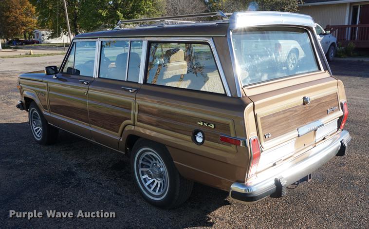 image for item DS9290 1988 Jeep Grand Wagoneer SUV
