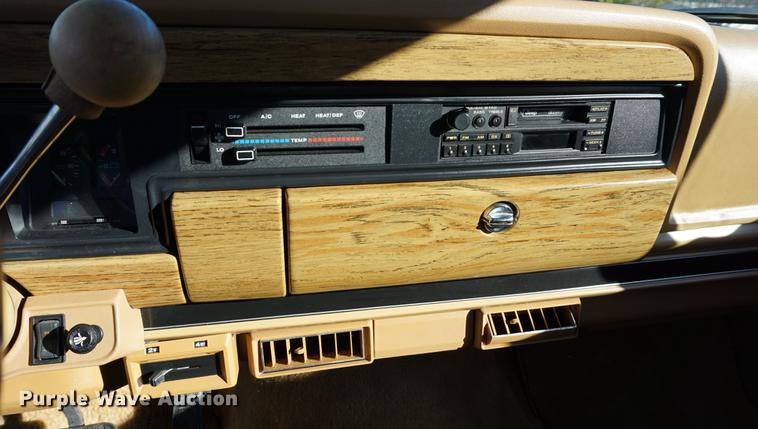 image for item DS9290 1988 Jeep Grand Wagoneer SUV