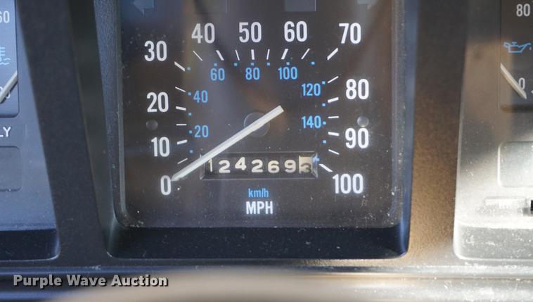 image for item DS9290 1988 Jeep Grand Wagoneer SUV