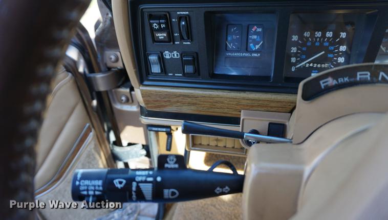 image for item DS9290 1988 Jeep Grand Wagoneer SUV