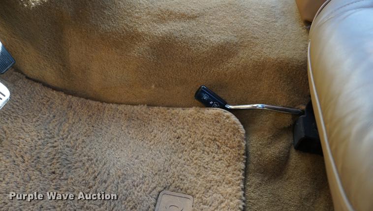 image for item DS9290 1988 Jeep Grand Wagoneer SUV