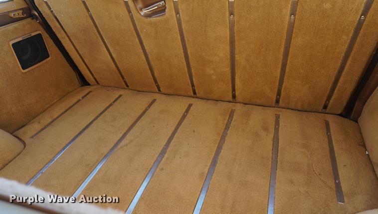 image for item DS9290 1988 Jeep Grand Wagoneer SUV