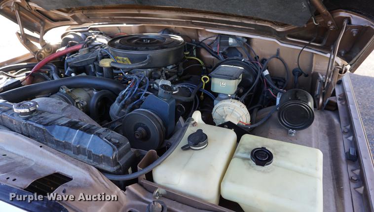 image for item DS9290 1988 Jeep Grand Wagoneer SUV