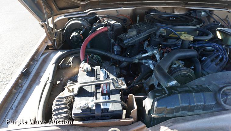 image for item DS9290 1988 Jeep Grand Wagoneer SUV