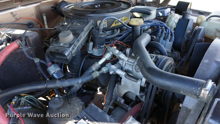 image for item DS9290 1988 Jeep Grand Wagoneer SUV