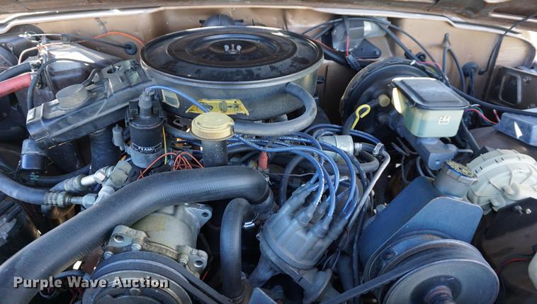 image for item DS9290 1988 Jeep Grand Wagoneer SUV