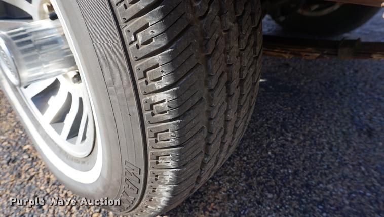 image for item DS9290 1988 Jeep Grand Wagoneer SUV