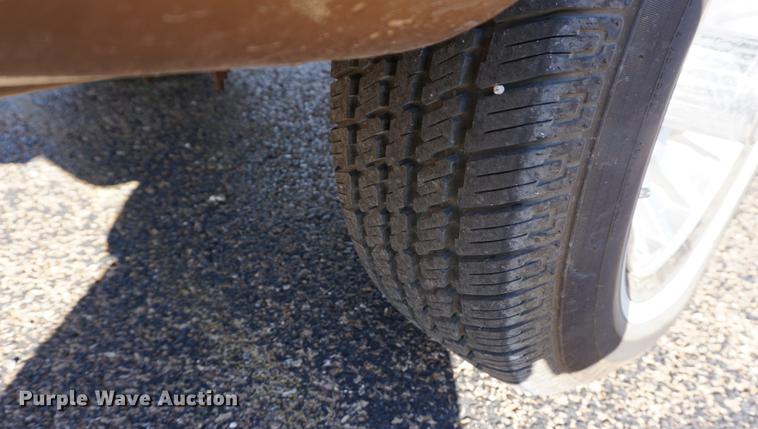 image for item DS9290 1988 Jeep Grand Wagoneer SUV