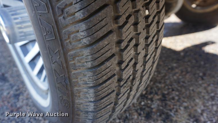 image for item DS9290 1988 Jeep Grand Wagoneer SUV