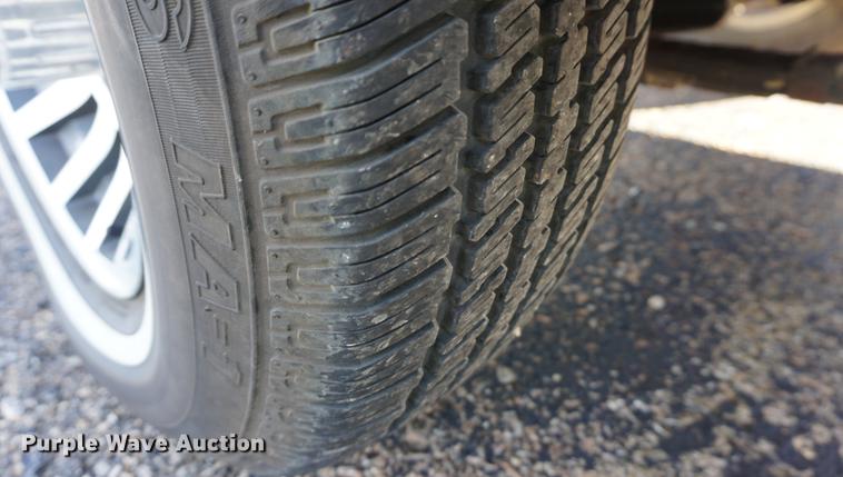 image for item DS9290 1988 Jeep Grand Wagoneer SUV