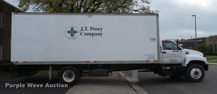image for item DT9077 2001 GMC 6500 box truck
