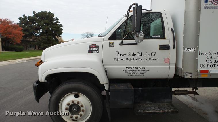 image for item DT9077 2001 GMC 6500 box truck