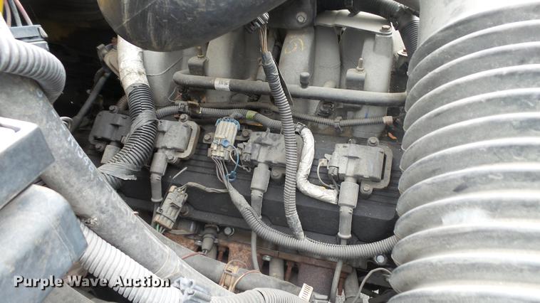 image for item DT9077 2001 GMC 6500 box truck