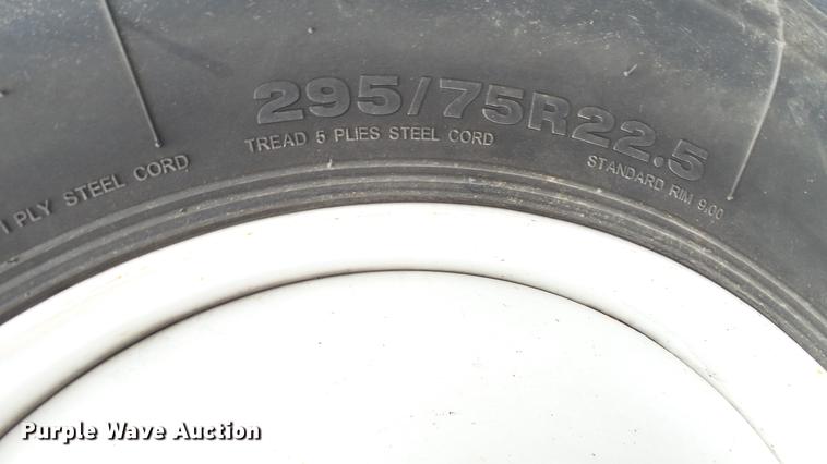 image for item DT9077 2001 GMC 6500 box truck