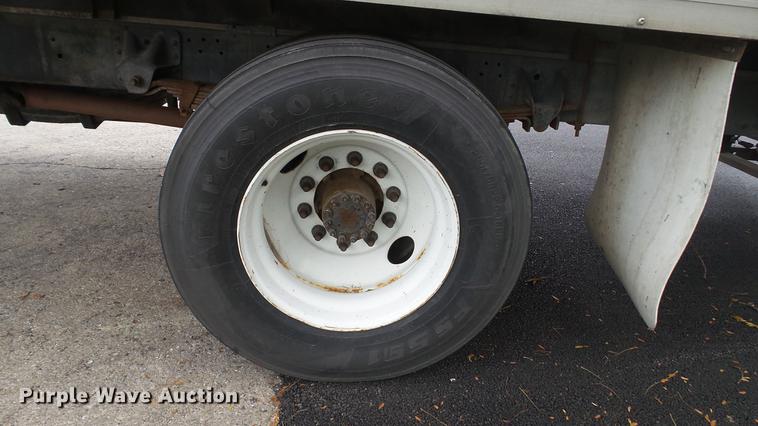 image for item DT9077 2001 GMC 6500 box truck