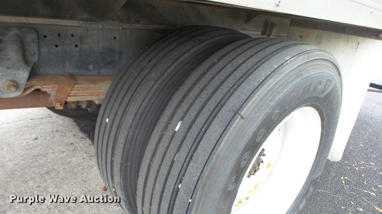 image for item DT9077 2001 GMC 6500 box truck