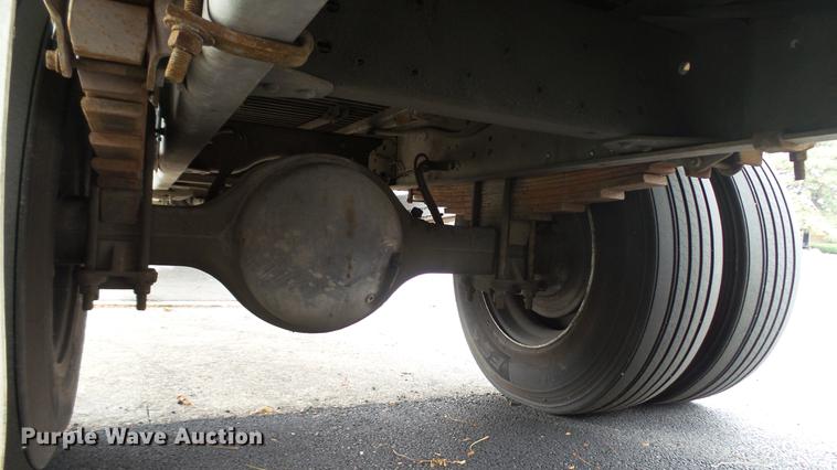 image for item DT9077 2001 GMC 6500 box truck