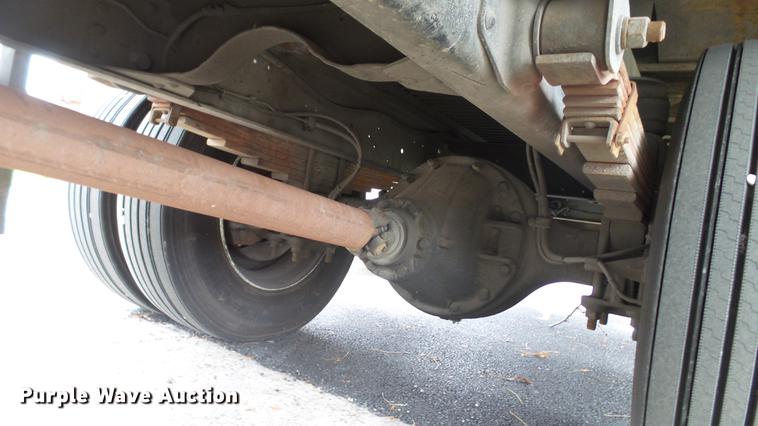 image for item DT9077 2001 GMC 6500 box truck