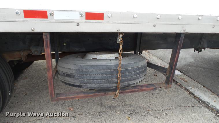 image for item DT9077 2001 GMC 6500 box truck